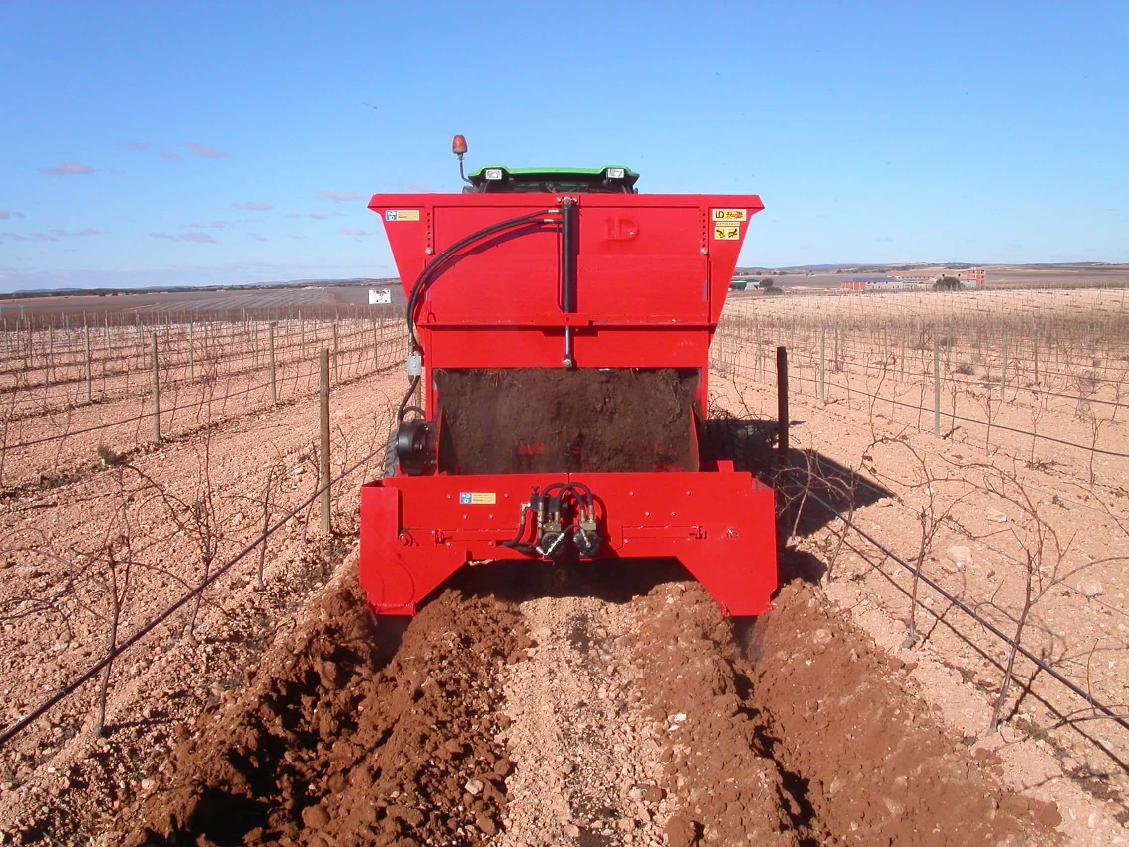 ID DAVID DEA Over-the-Row Manure Spreader thumbnail 3