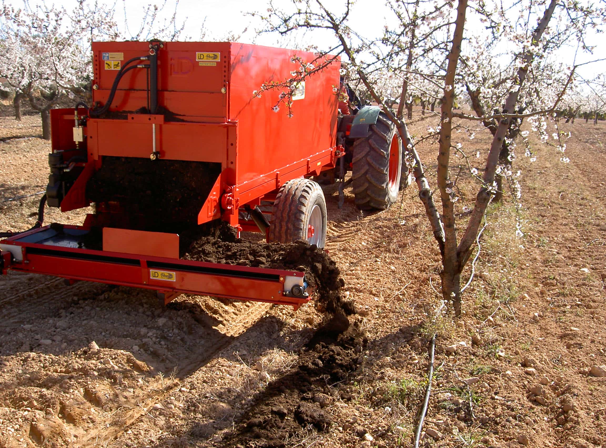 ID DAVID DEA Over-the-Row Manure Spreader thumbnail 4